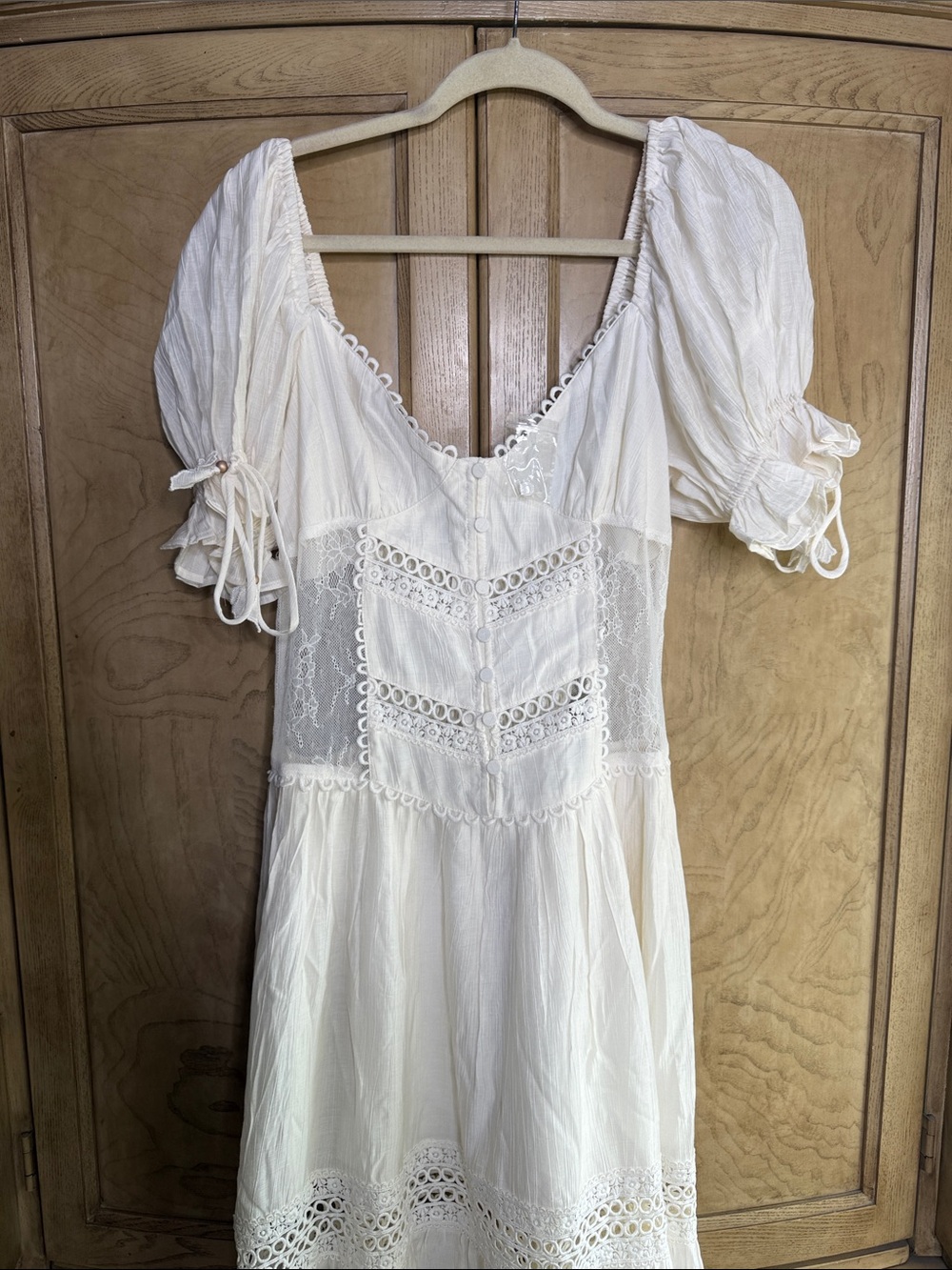 En Saison ☀️Peregrine White Lace-Trim Puff Sleeve Maxi Dress - Picture 3 of 11